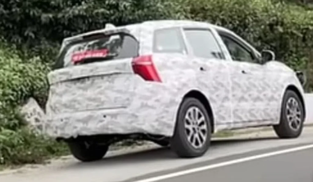 Mahindra XUV700 Rear Camouflage