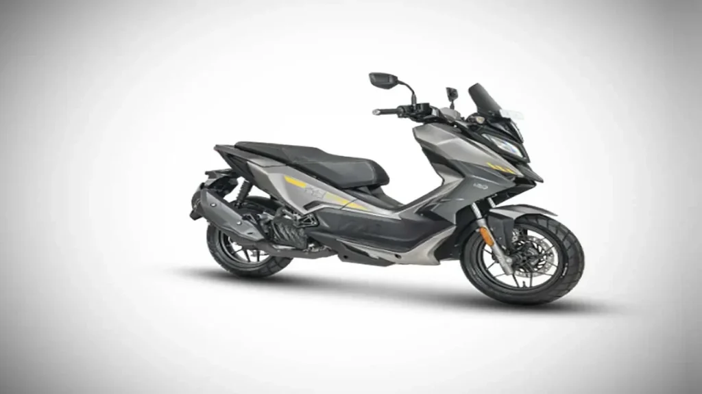 Hero Xoom 160 Side view